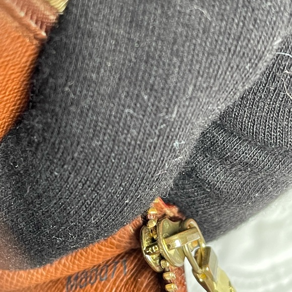 Authentic LOUIS VUITTON
Monogram - Picture 12 of 16